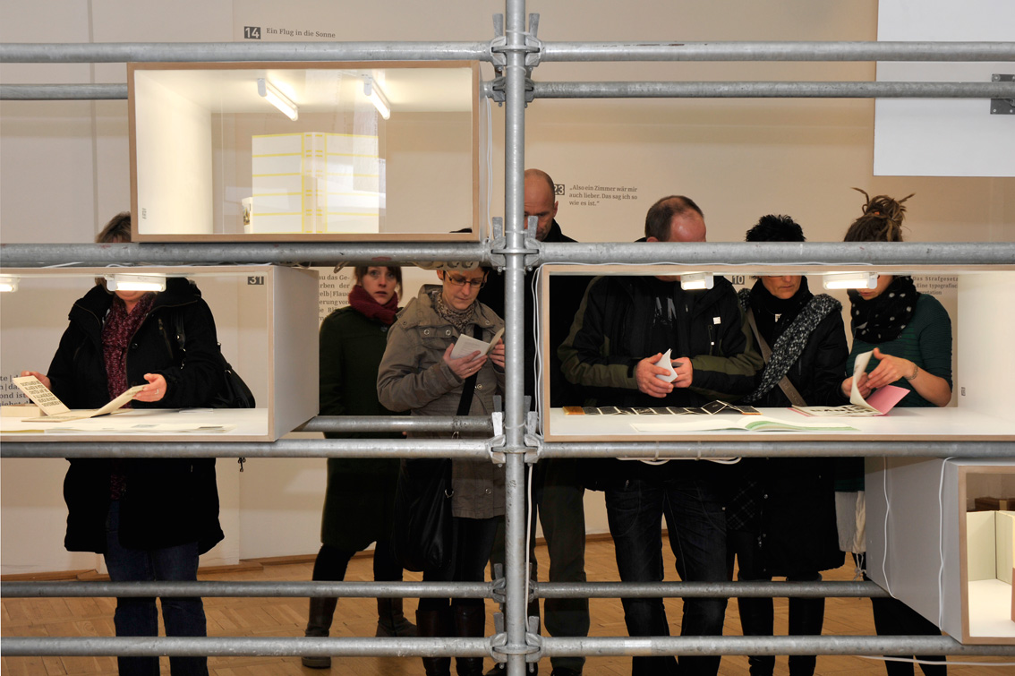 Blick in die Ausstellung „Bücher sind Reisen – Buchstaben sind Klänge“. Foto: Udo W. Beier