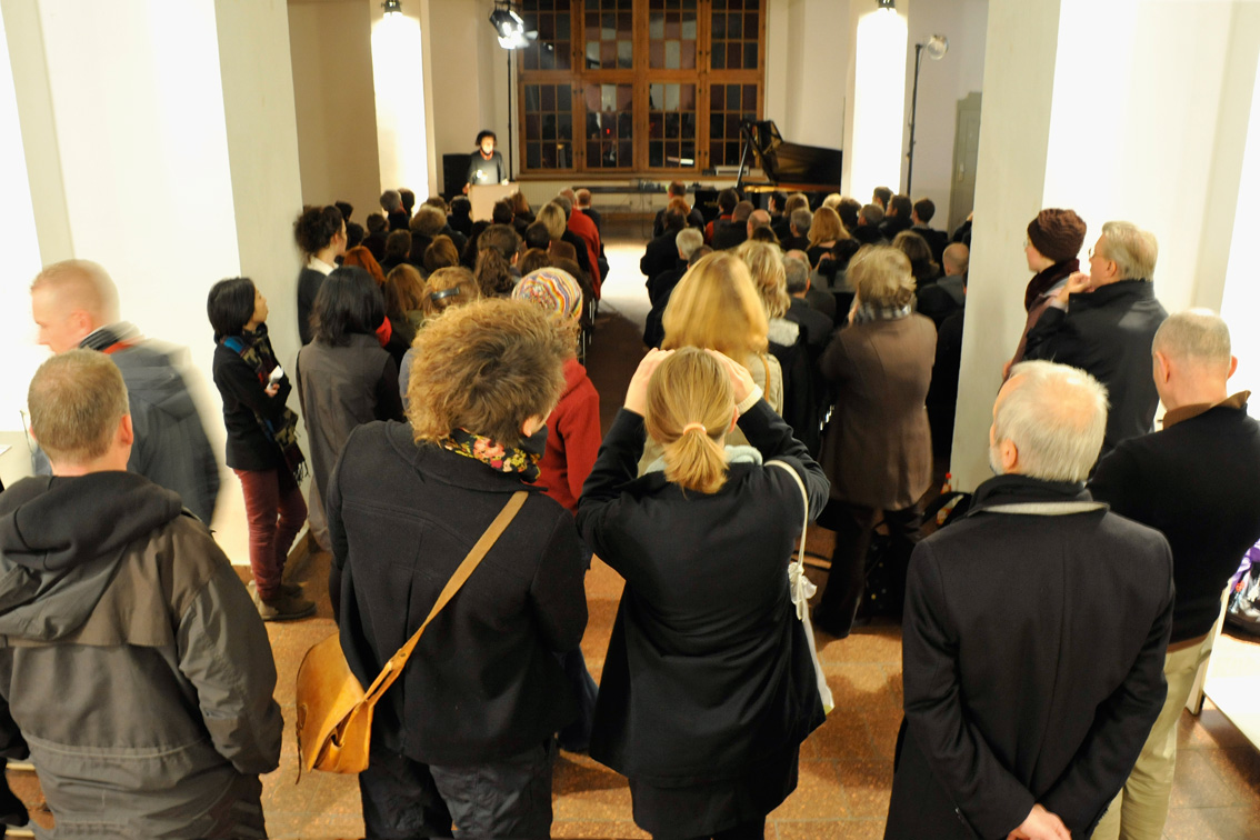 Blick in die Ausstellung „Bücher sind Reisen – Buchstaben sind Klänge“. Foto: Udo W. Beier